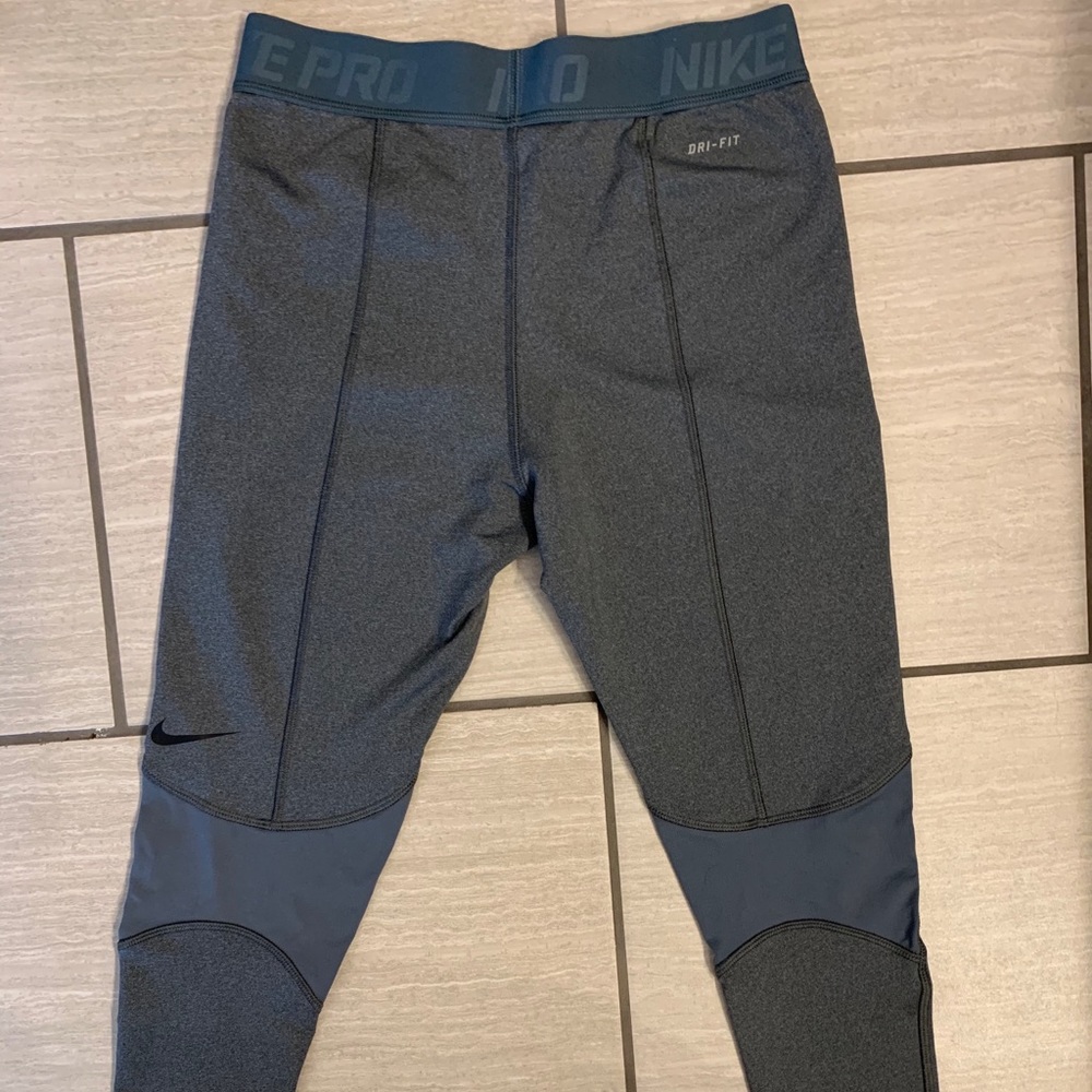 Nike Pro Women’s Leggings - Picture 2 of 2